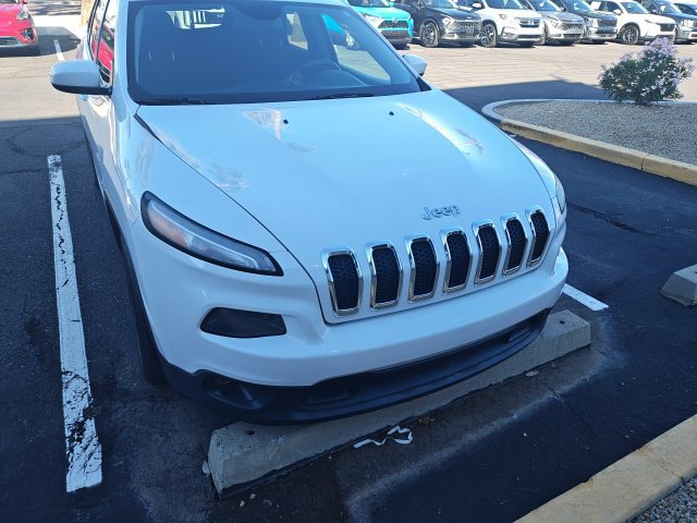 Used 2018 Jeep Cherokee Latitude FWD image 3