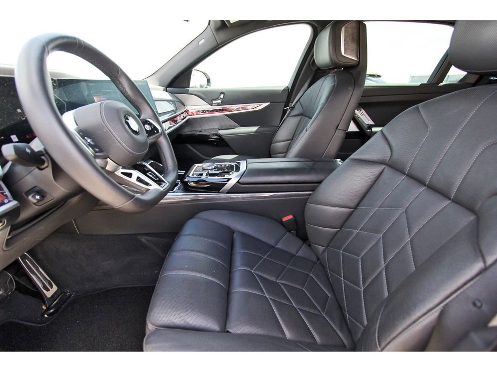 Used 2025 BMW 740i image 6