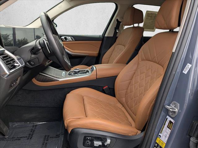 Used 2024 BMW X7 xDrive40i w/ Parking Assistance Package AWD/4WD image 17