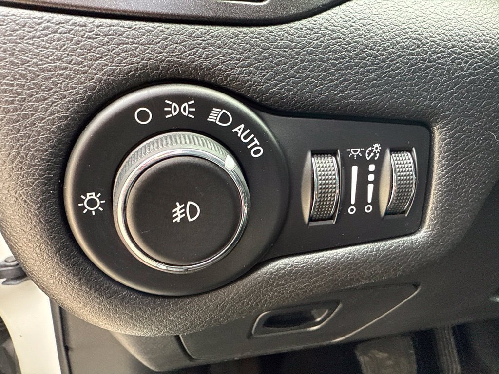 Used 2019 Jeep Cherokee Trailhawk w/ Cold Weather Group AWD/4WD image 20