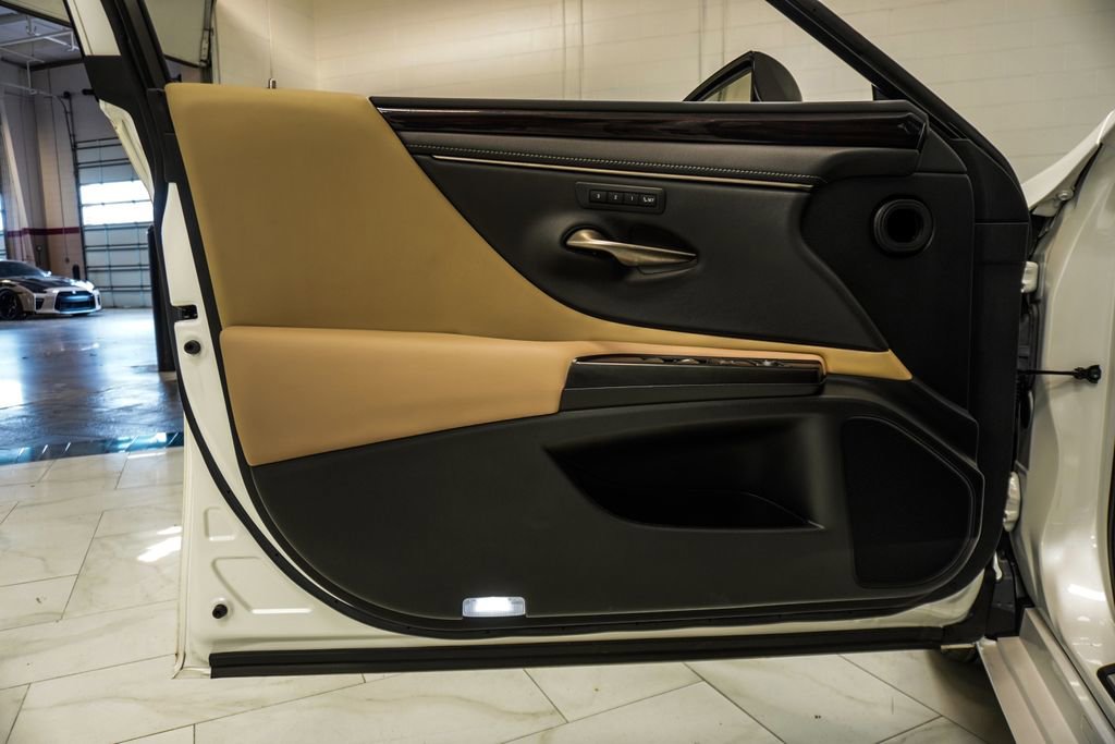 Used 2019 Lexus ES 350 w/ Premium Package FWD image 17