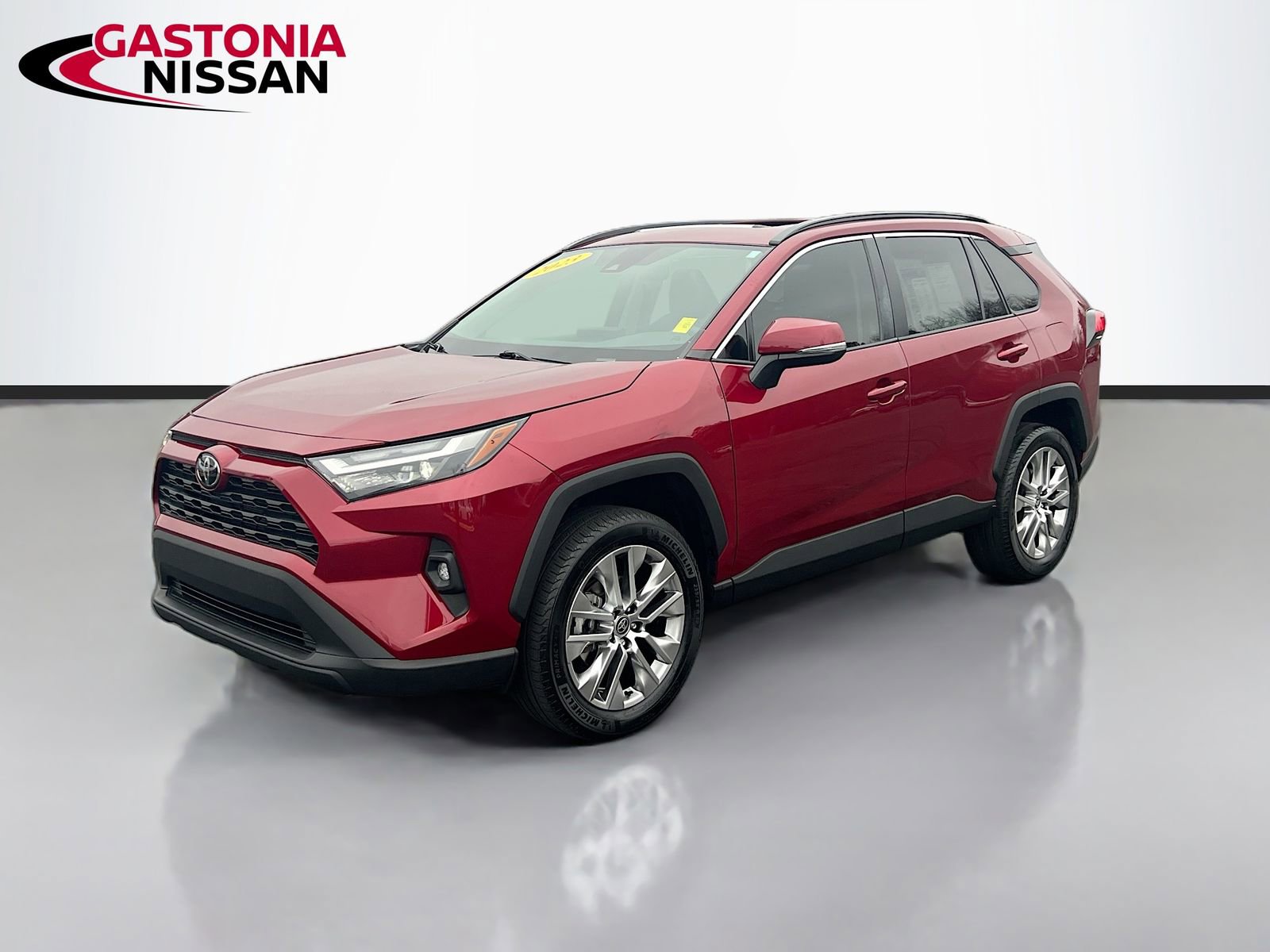 Used 2023 Toyota RAV4 XLE Premium image 3