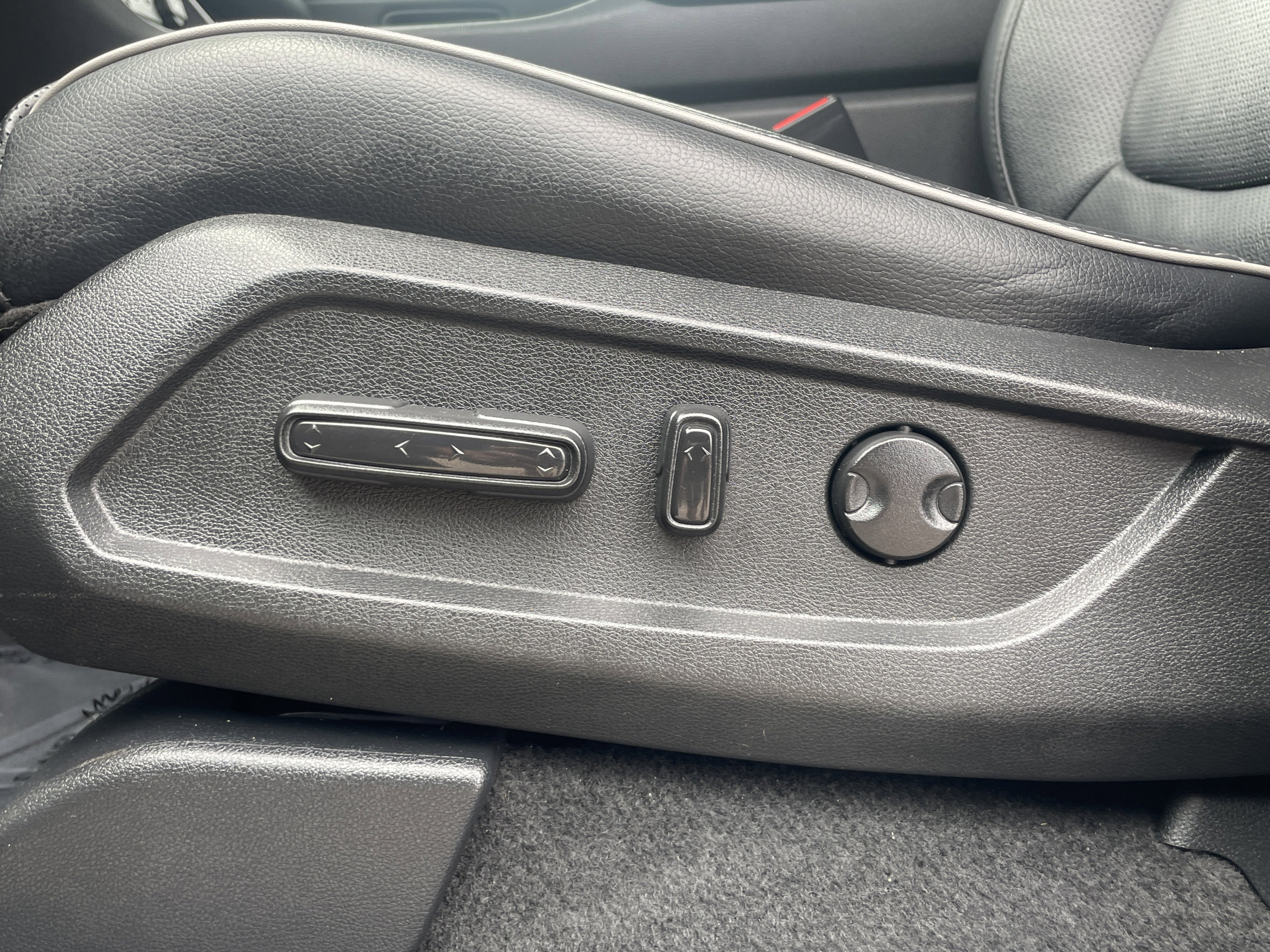 Used 2023 Honda Pilot Elite image 38