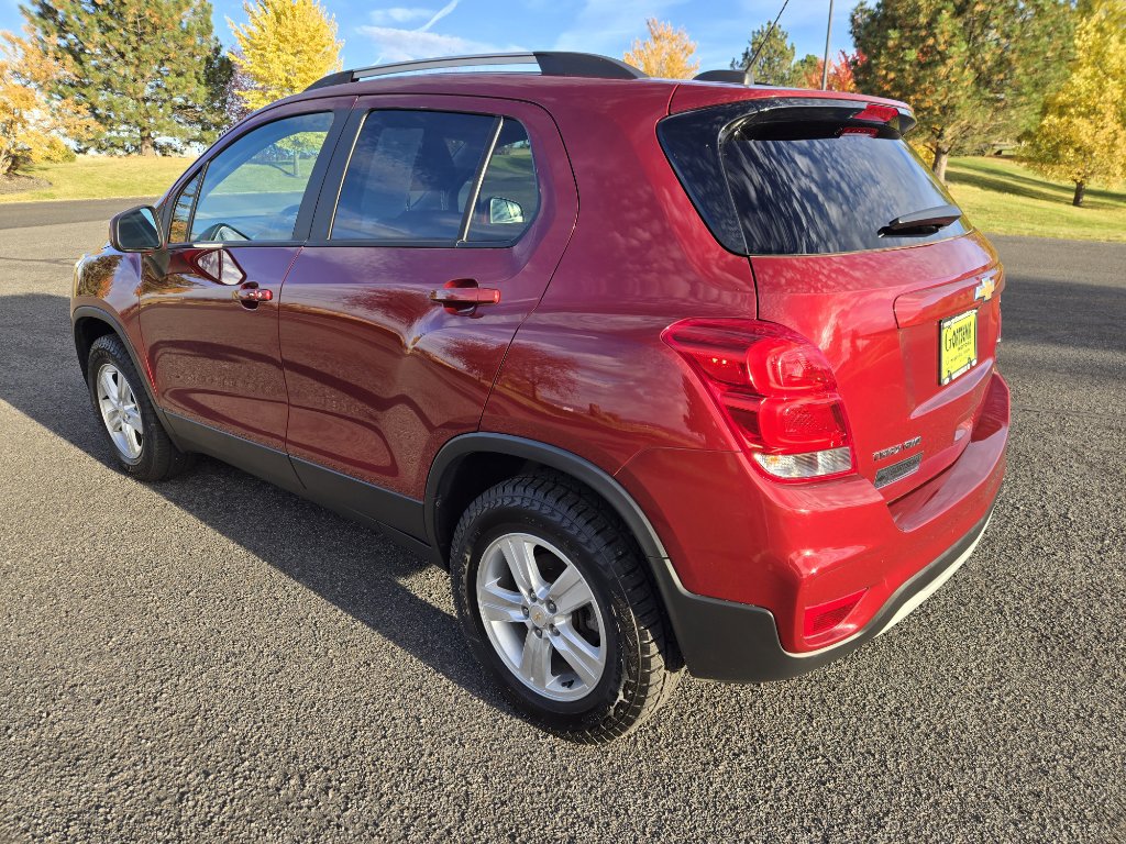 Used 2022 Chevrolet Trax LT w/ LT Convenience Package image 7