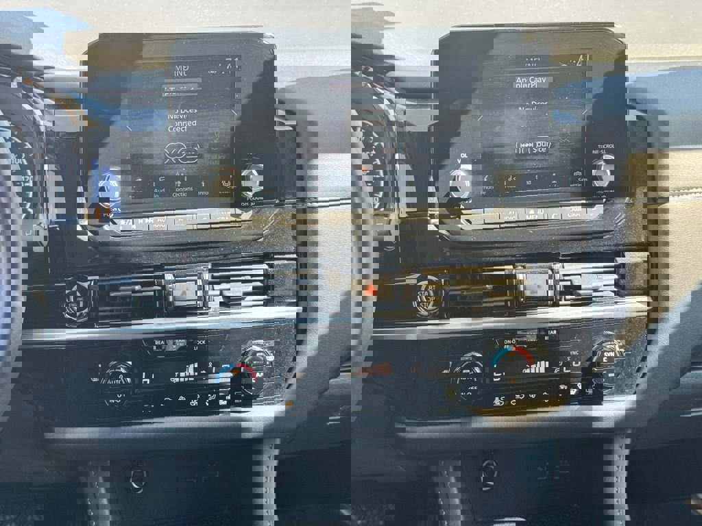 Used 2024 Nissan Pathfinder SV image 19