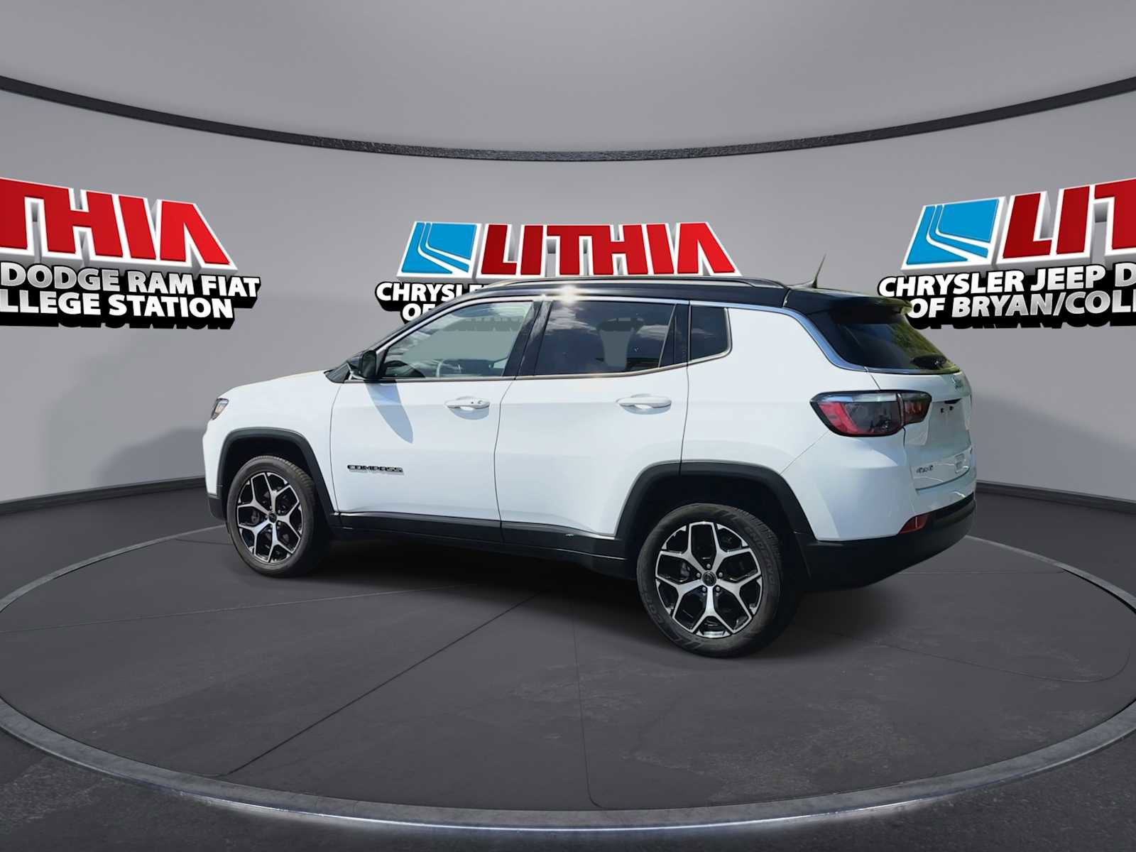 Used 2025 Jeep Compass Limited AWD/4WD image 6
