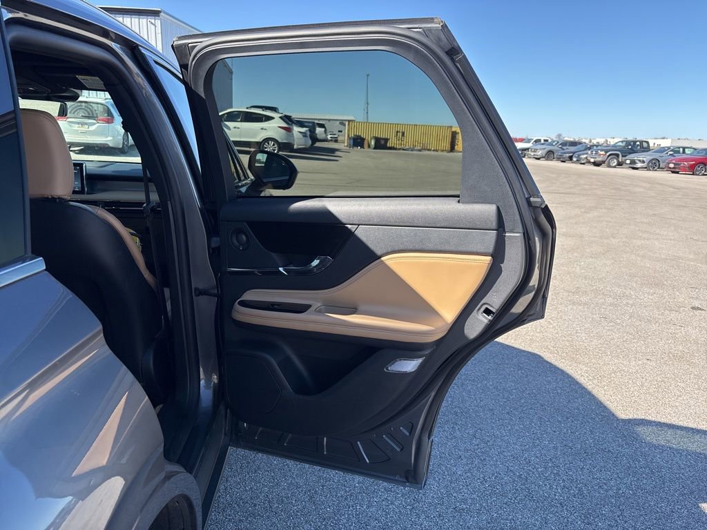 Used 2021 Lincoln Corsair Reserve image 14