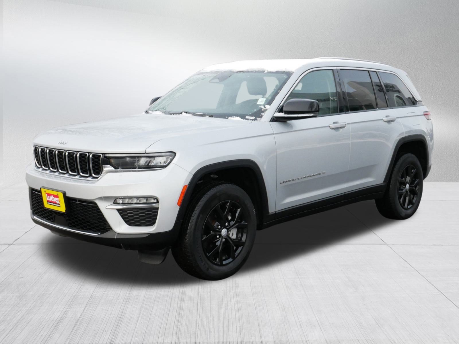 Used 2022 Jeep Grand Cherokee Limited image 3
