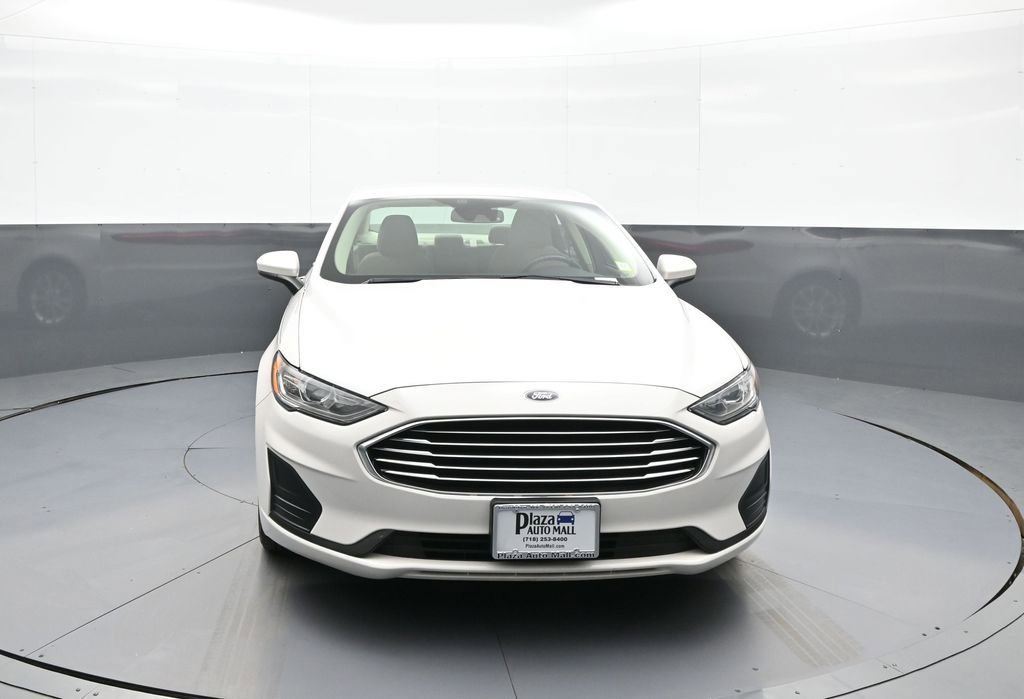 Used 2019 Ford Fusion SE FWD image 2