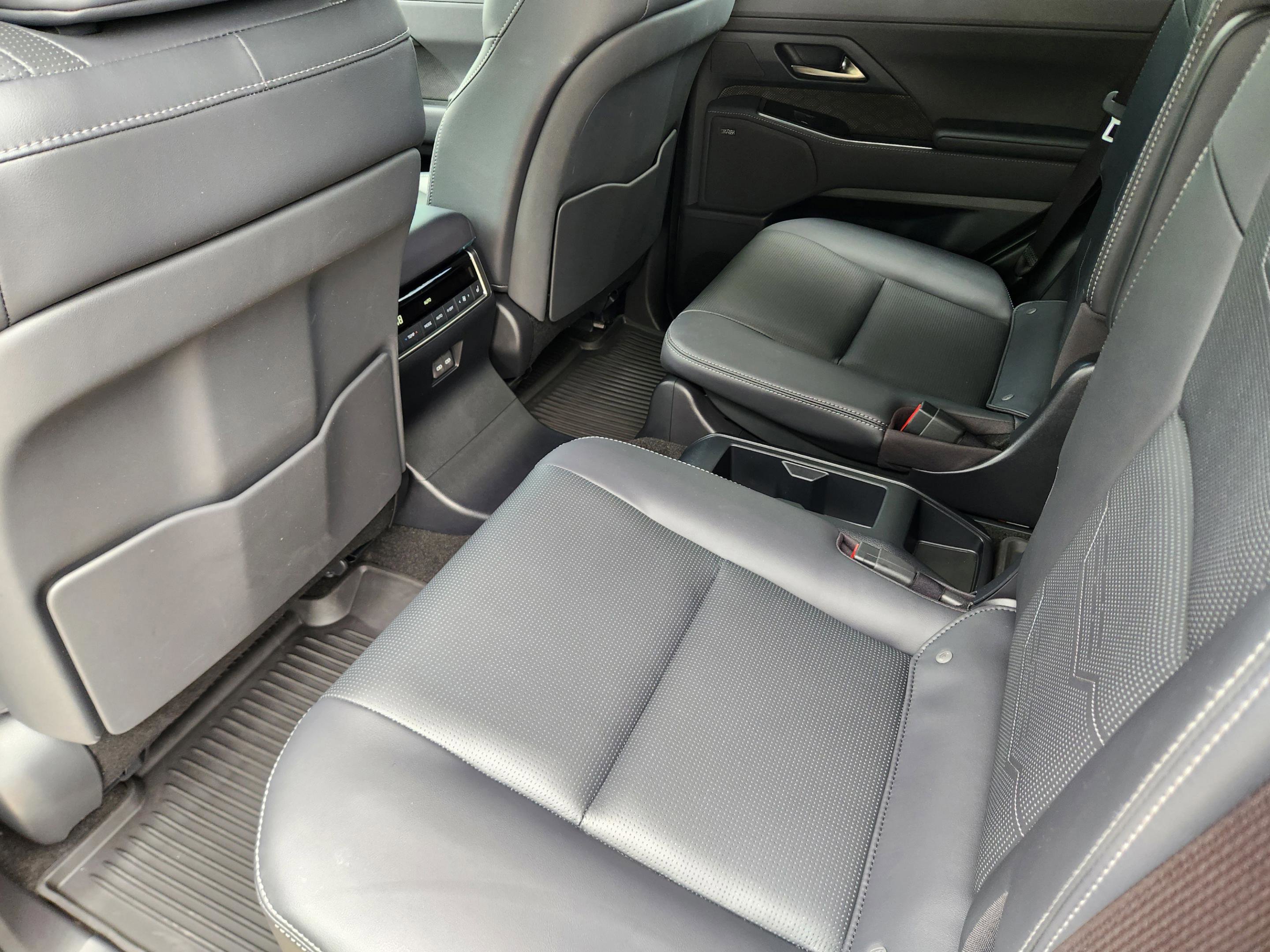 Used 2025 Lexus GX 550 w/ Accessory Package (2T) AWD/4WD image 12