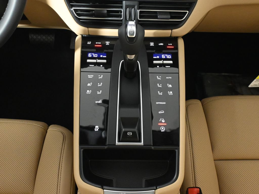 Used 2026 Porsche Macan AWD/4WD image 24