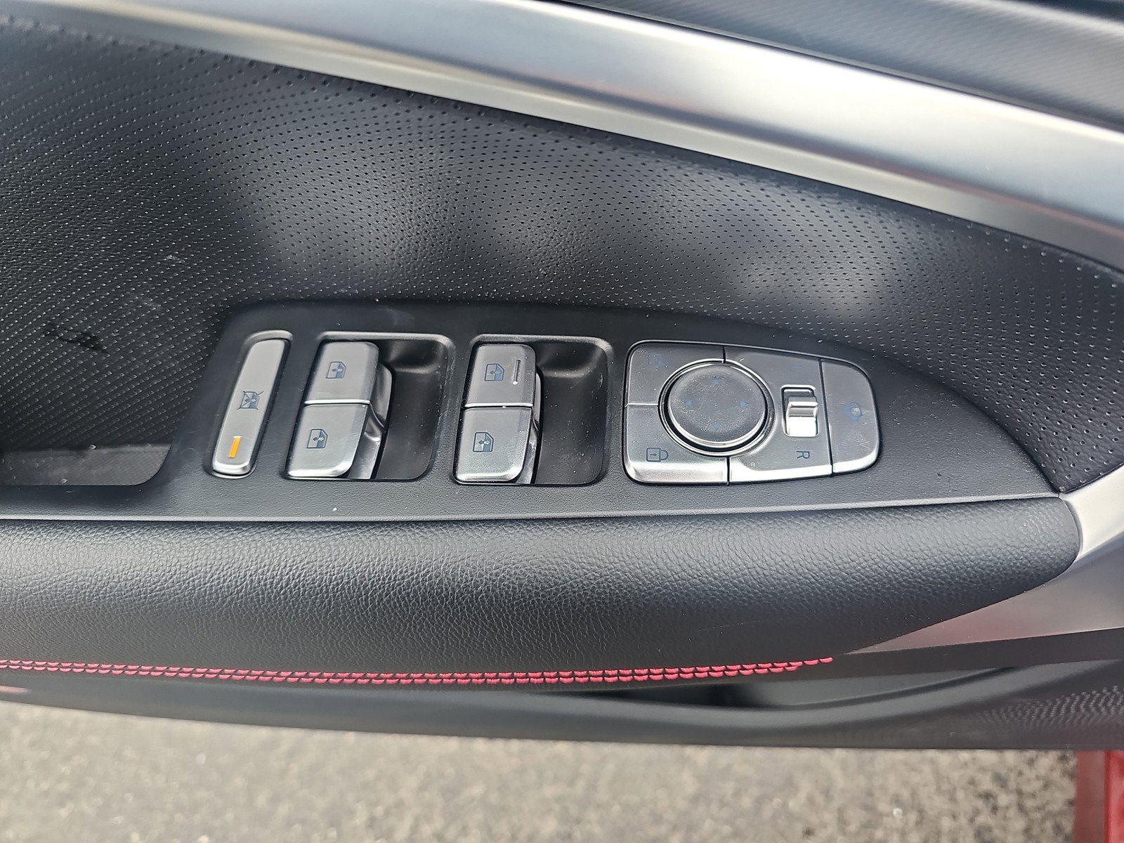 Used 2025 Genesis G70 2.5T w/ Sport Prestige Package image 13