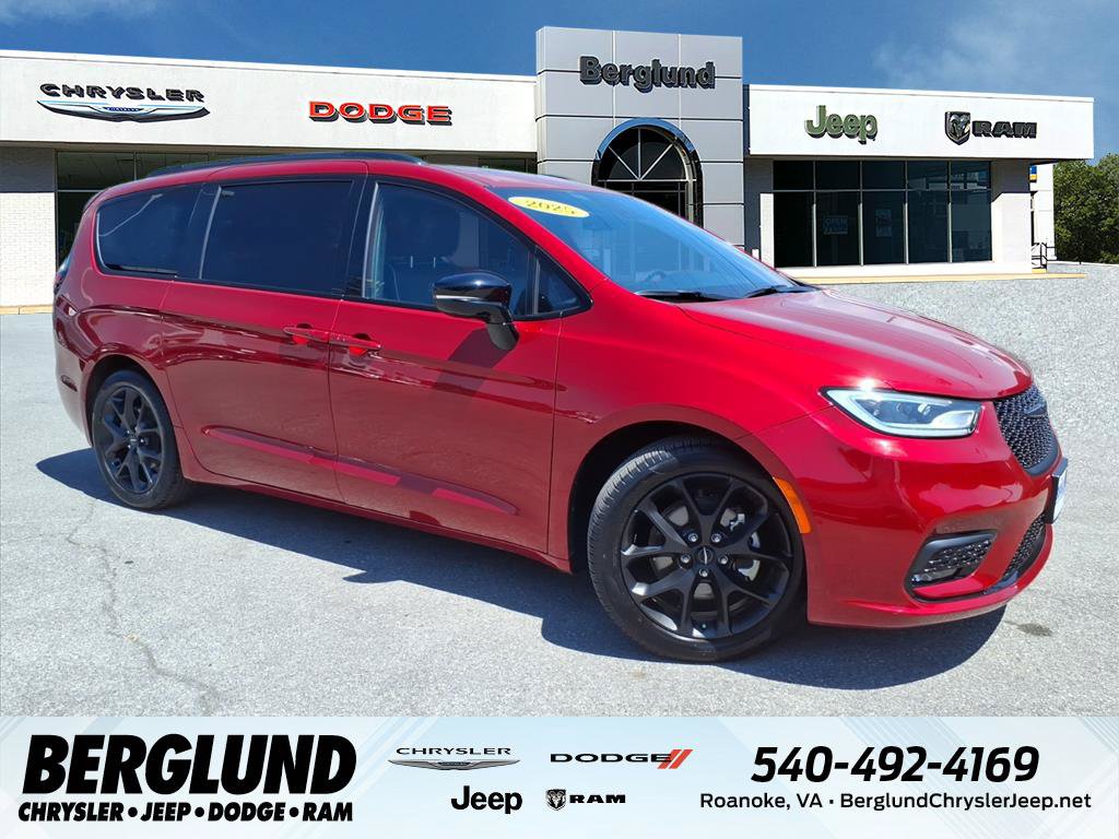 Used 2025 Chrysler Pacifica Limited FWD image 1