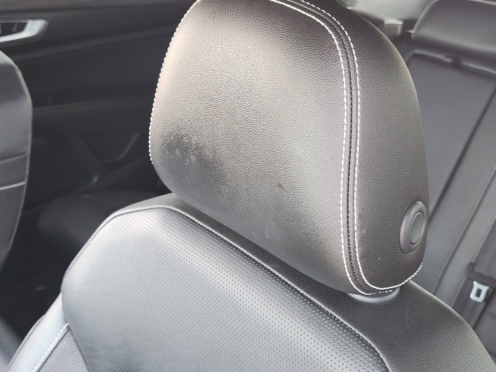 Used 2025 Volkswagen Atlas Cross Sport SEL R-Line image 19