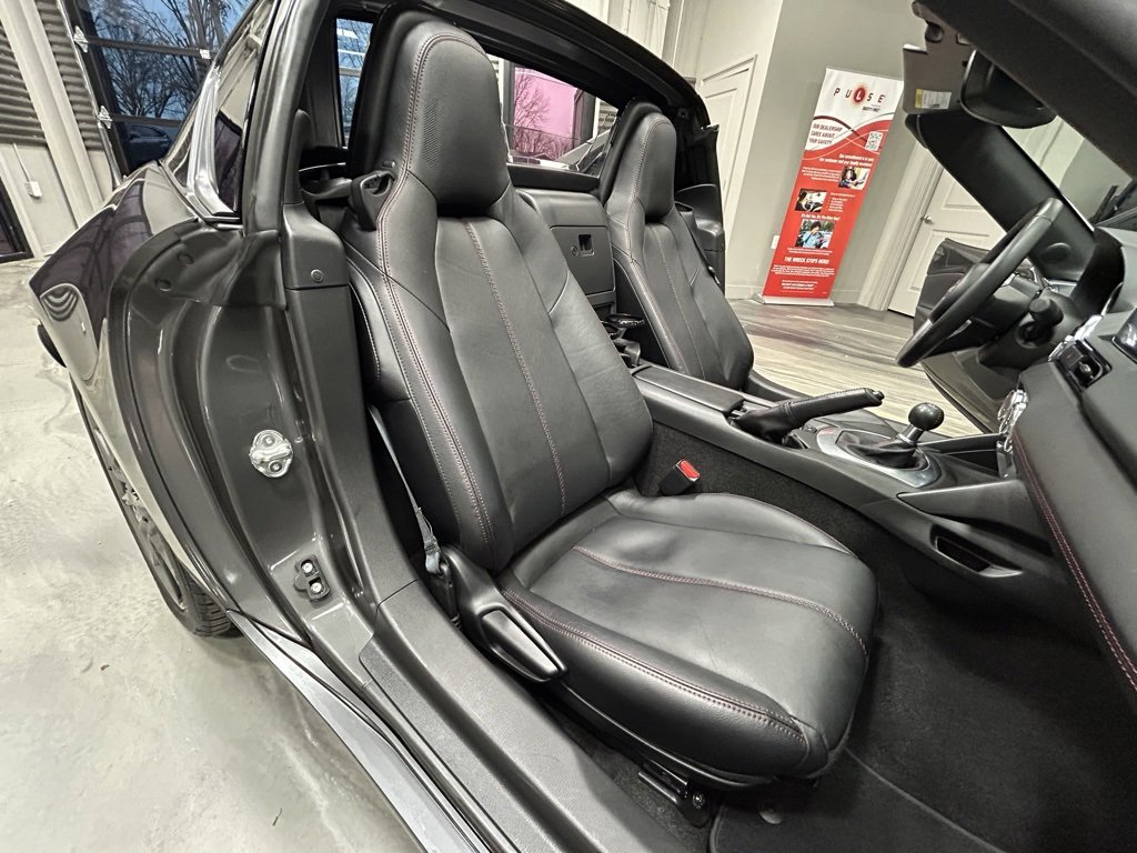 Used 2017 MAZDA MX-5 Miata RF Grand Touring image 6