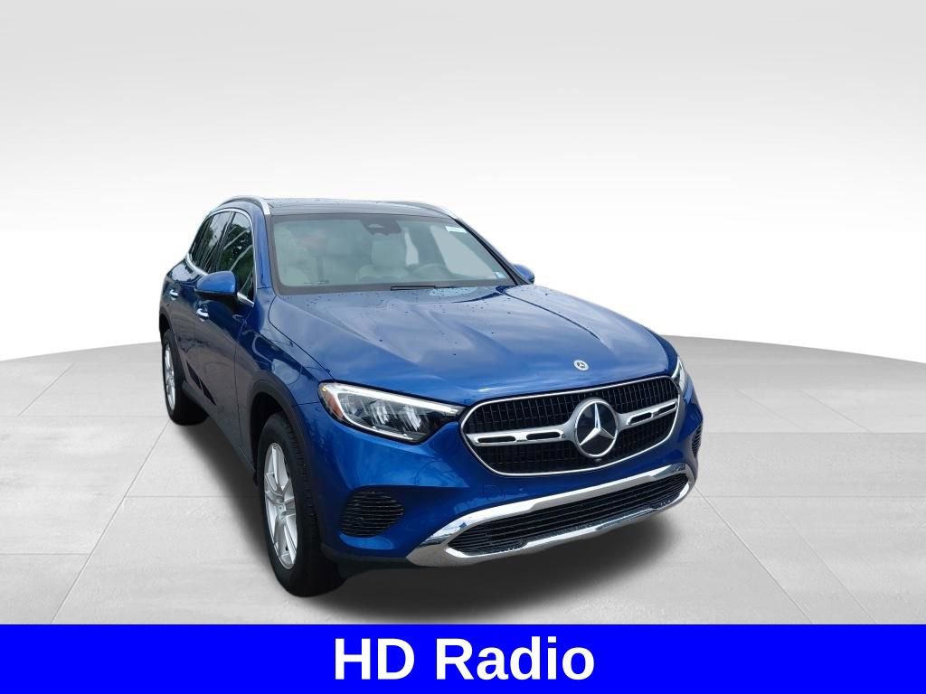 Used 2025 Mercedes-Benz GLC 300 4MATIC image 3