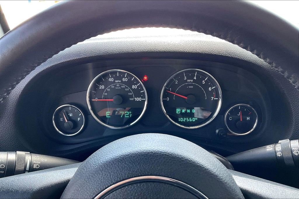 Used 2016 Jeep Wrangler Unlimited Sahara w/ Connectivity Group image 19