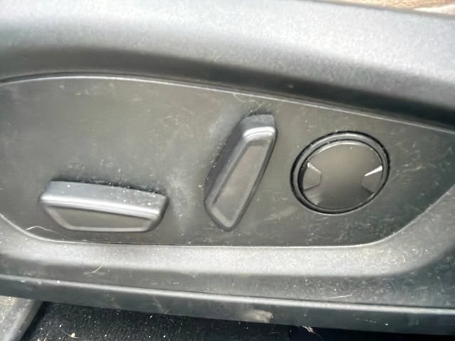 Used 2020 Ford Explorer XLT w/ Equipment Group 202A AWD/4WD image 30