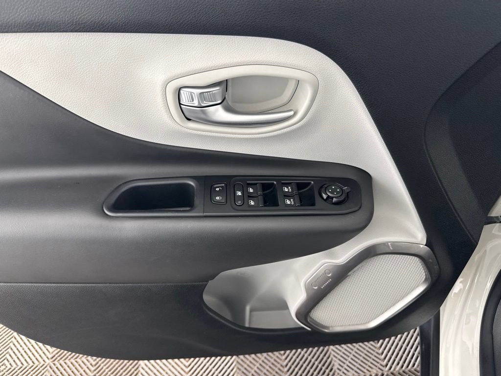 Used 2020 Jeep Renegade Limited w/ UConnect 8.4 Nav Group AWD/4WD image 20