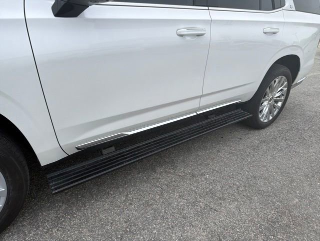 Used 2023 Cadillac Escalade Premium Luxury w/ Performance Package AWD/4WD image 3