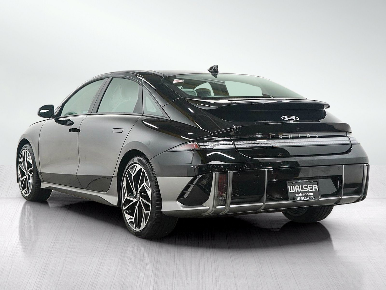 Used 2023 Hyundai Ioniq 6 SEL w/ Cargo Package AWD/4WD image 3