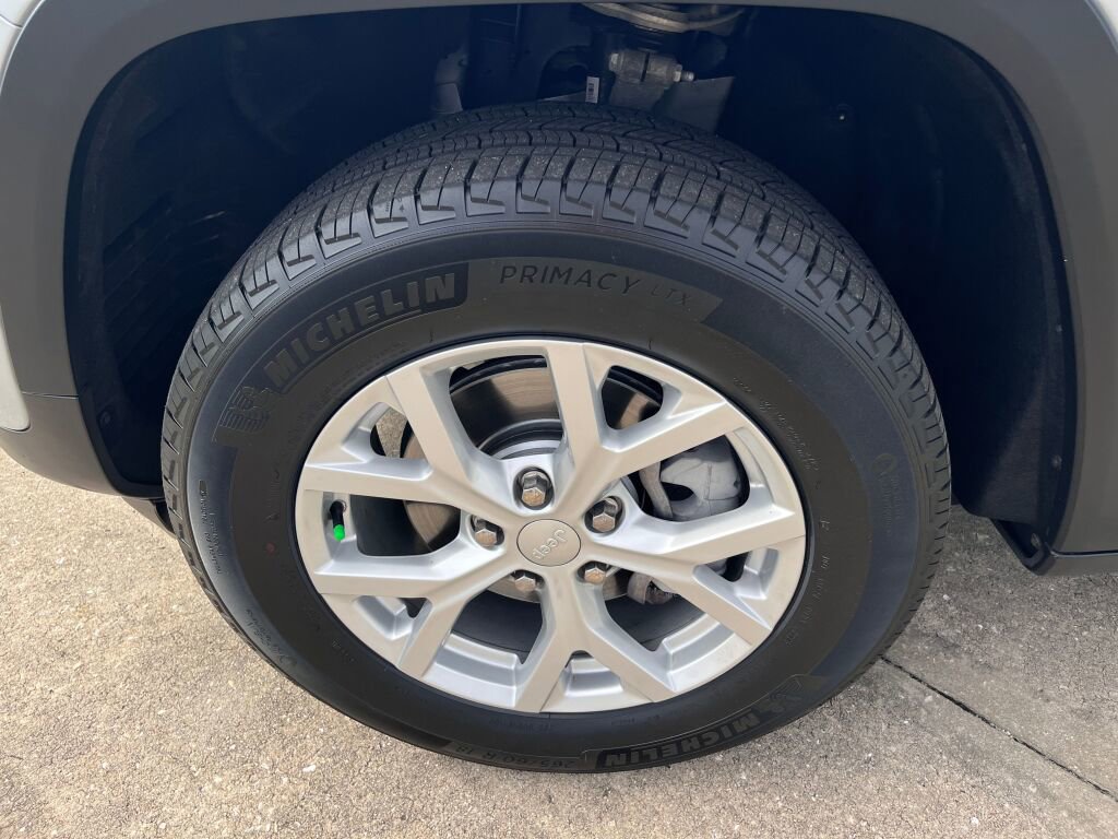 Used 2023 Jeep Grand Cherokee Limited image 10