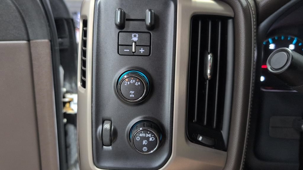 Used 2018 GMC Sierra 2500 Denali AWD/4WD image 13