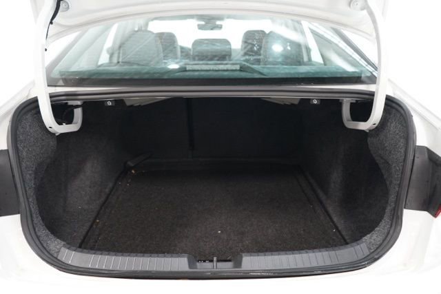 Used 2024 Volkswagen Jetta SE image 32