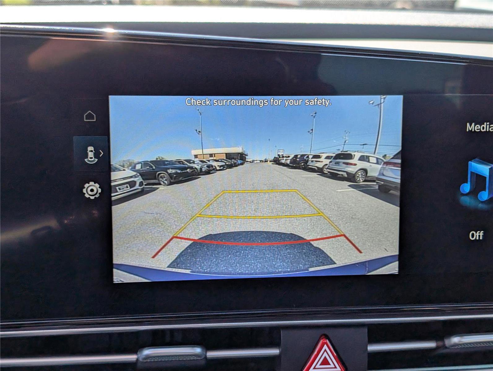 Used 2025 Hyundai Elantra Limited FWD image 31