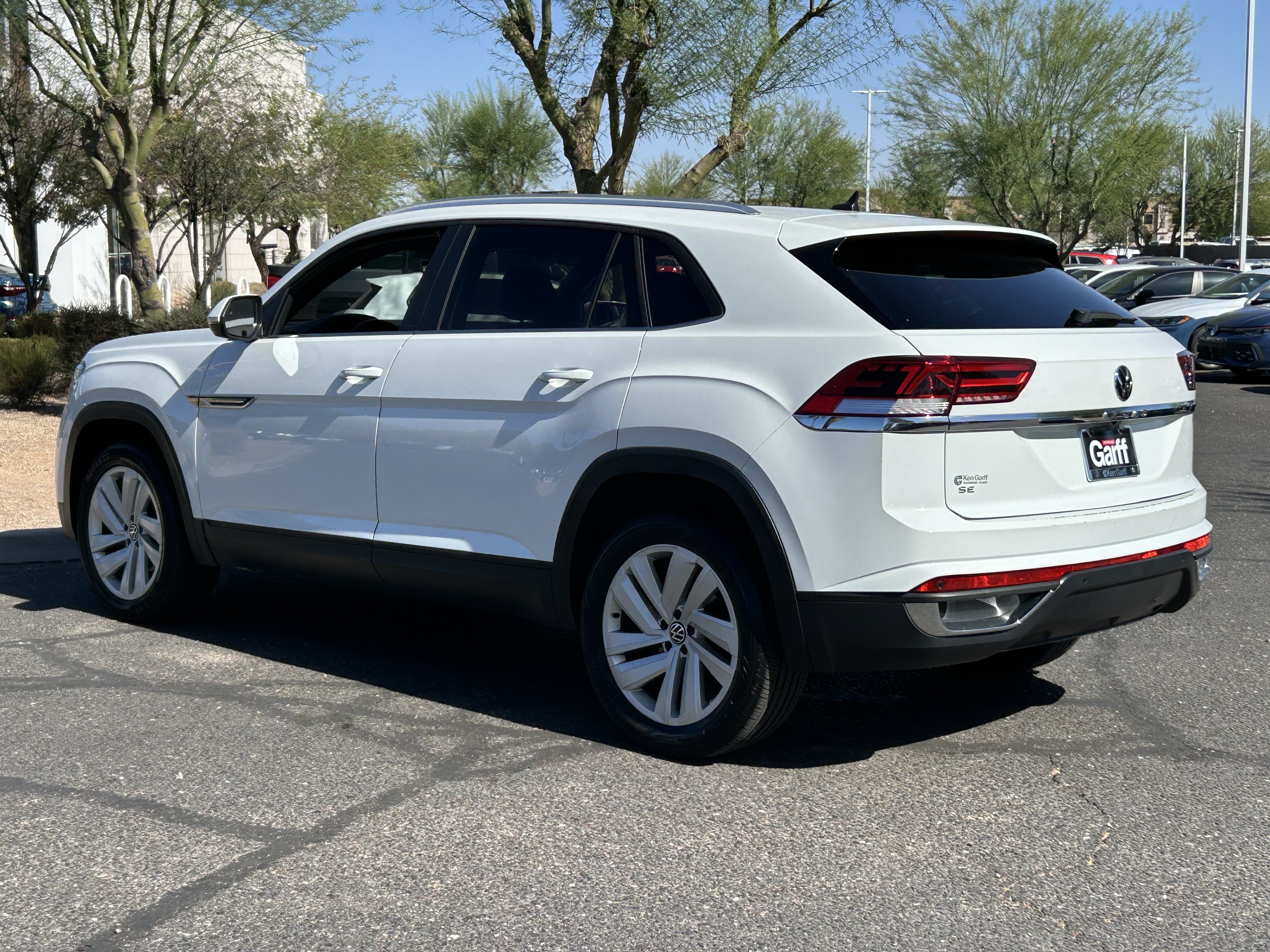 Used 2023 Volkswagen Atlas Cross Sport SE w/ Panoramic Sunroof Package FWD image 3