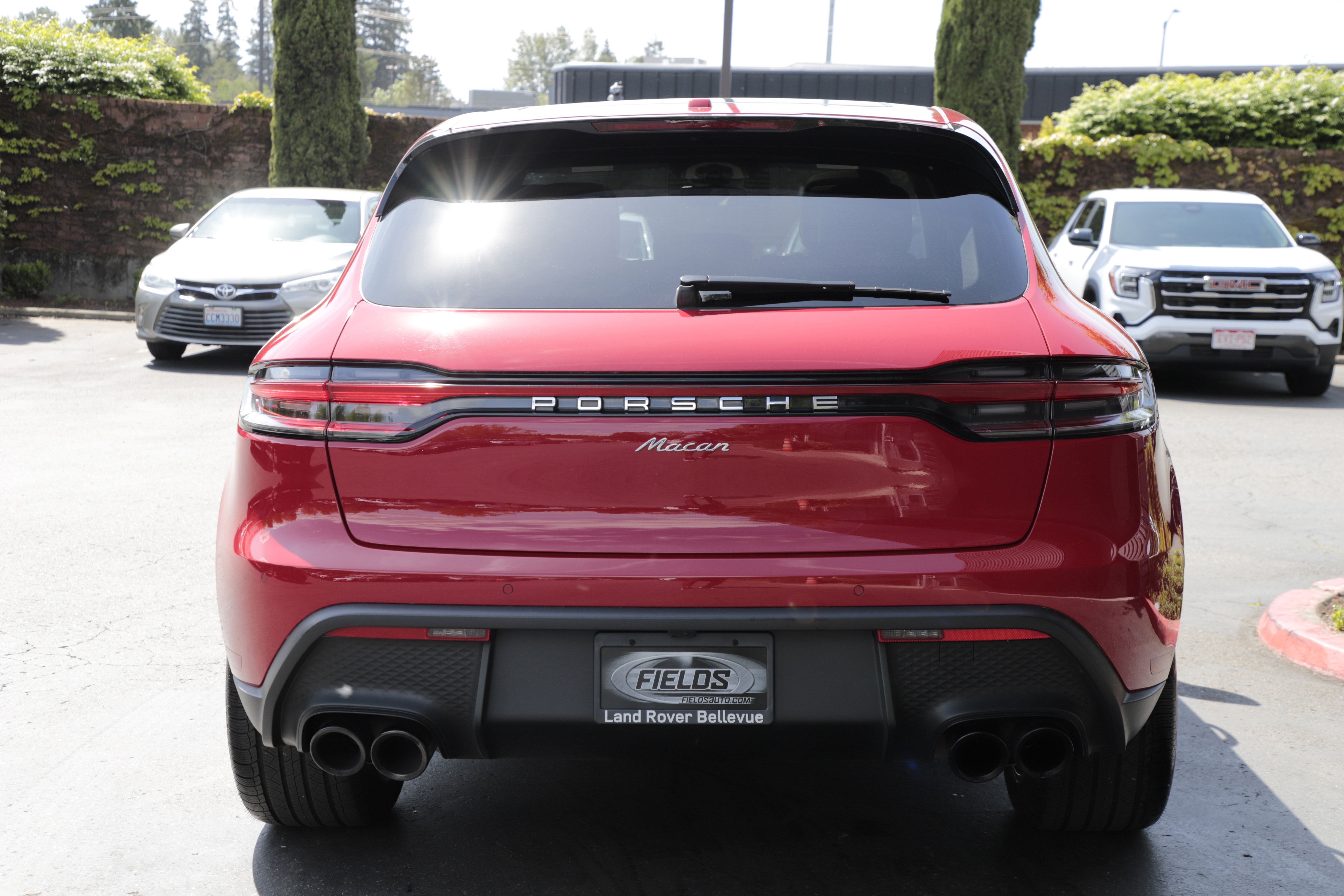 Used 2025 Porsche Macan AWD/4WD image 9