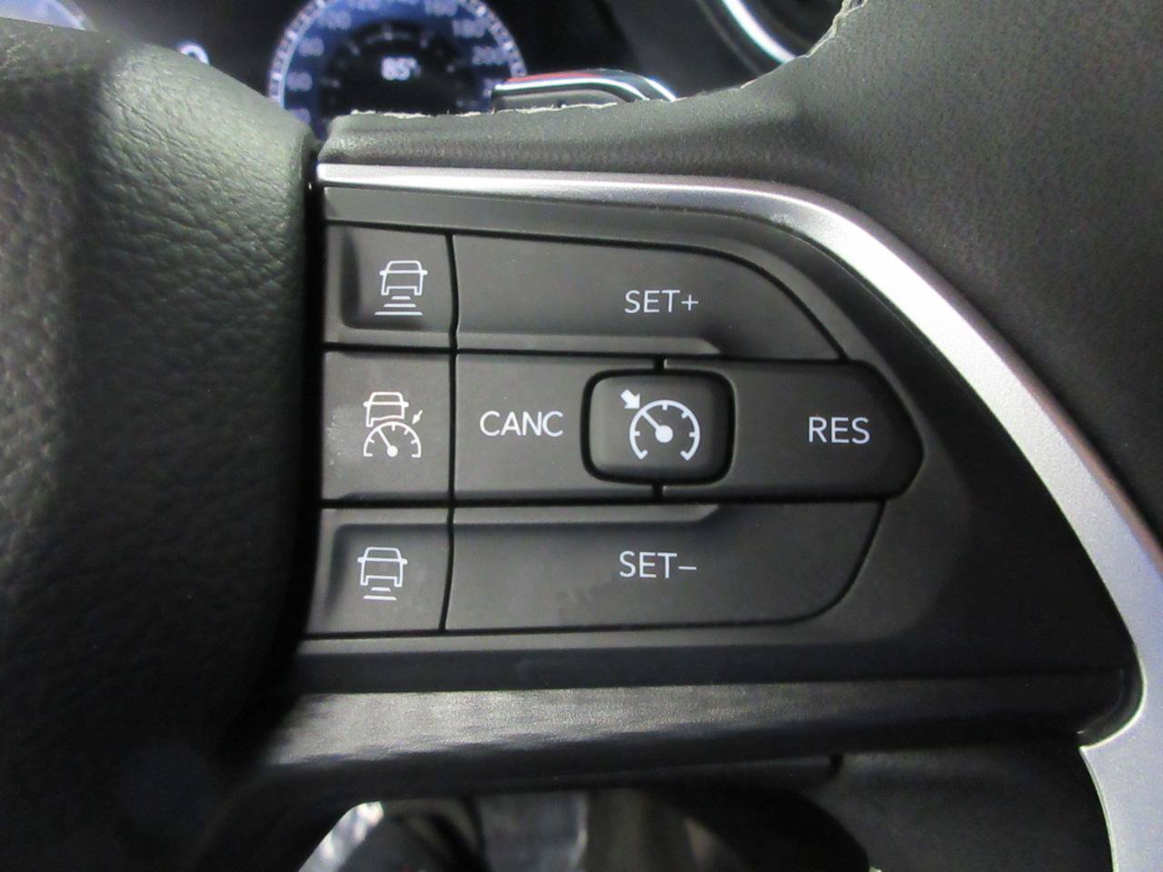 Used 2024 Jeep Grand Cherokee L Laredo AWD/4WD image 17