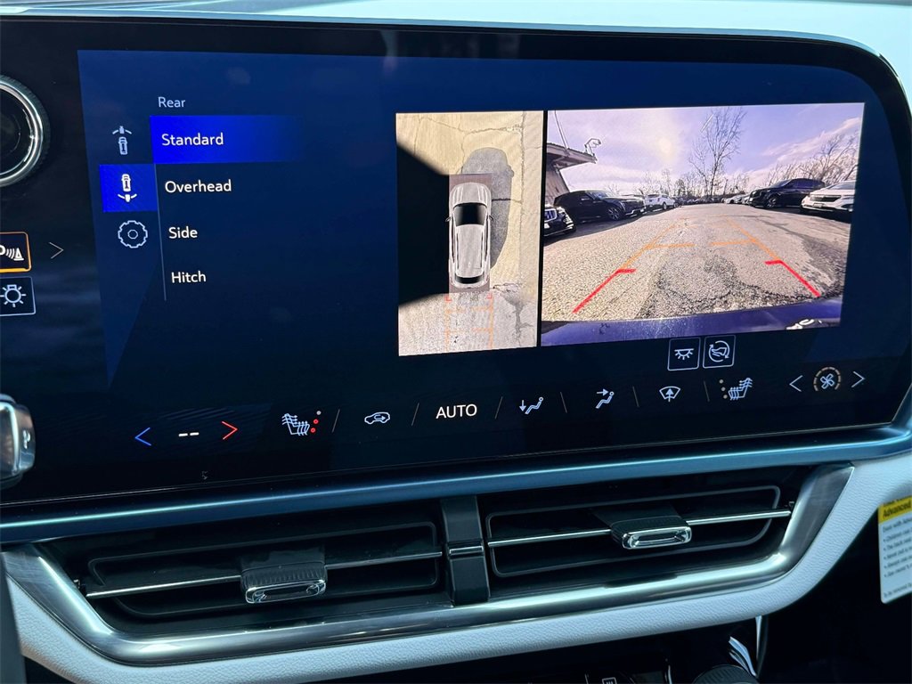 Used 2024 Chevrolet Equinox EV LT image 7