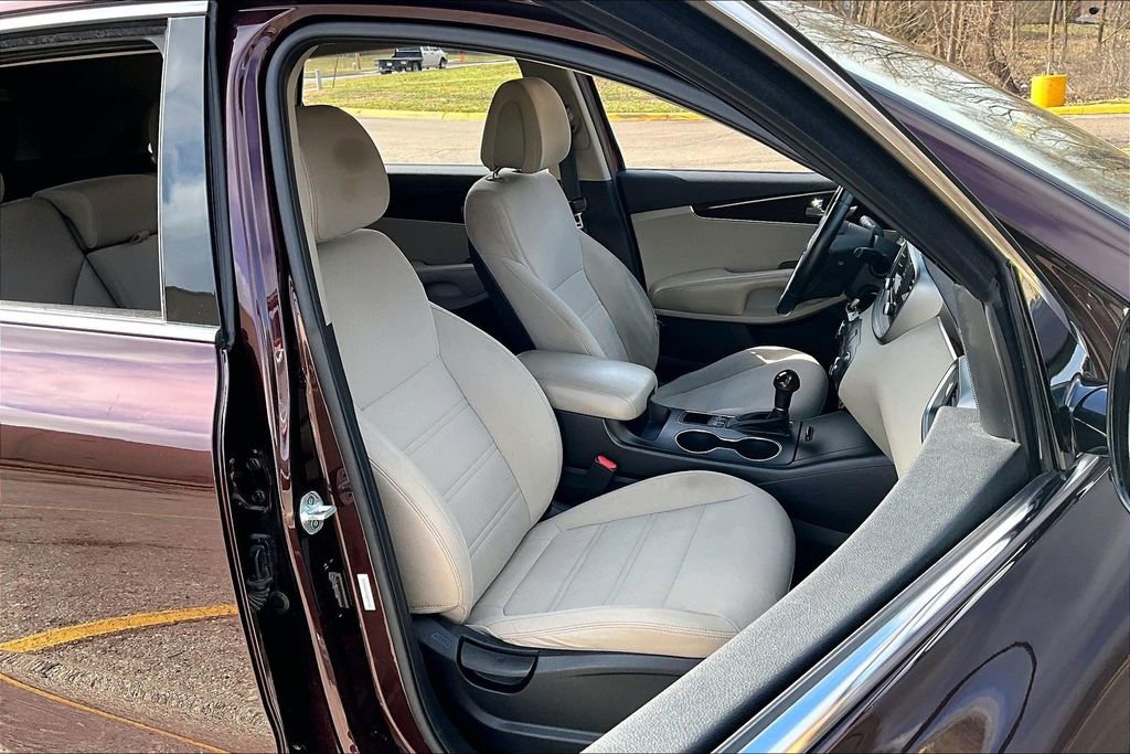 Used 2016 Kia Sorento LX w/ LX Convenience Package image 7