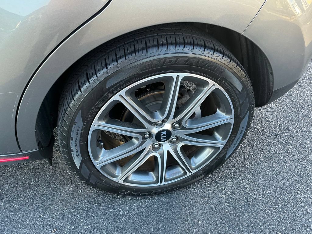 Used 2017 Kia Soul ! w/ Tech Package FWD image 14