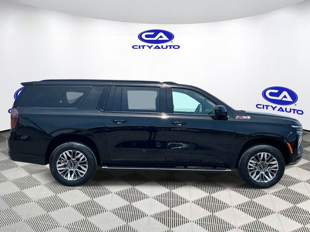Used 2025 Chevrolet Suburban Z71 AWD/4WD image 2