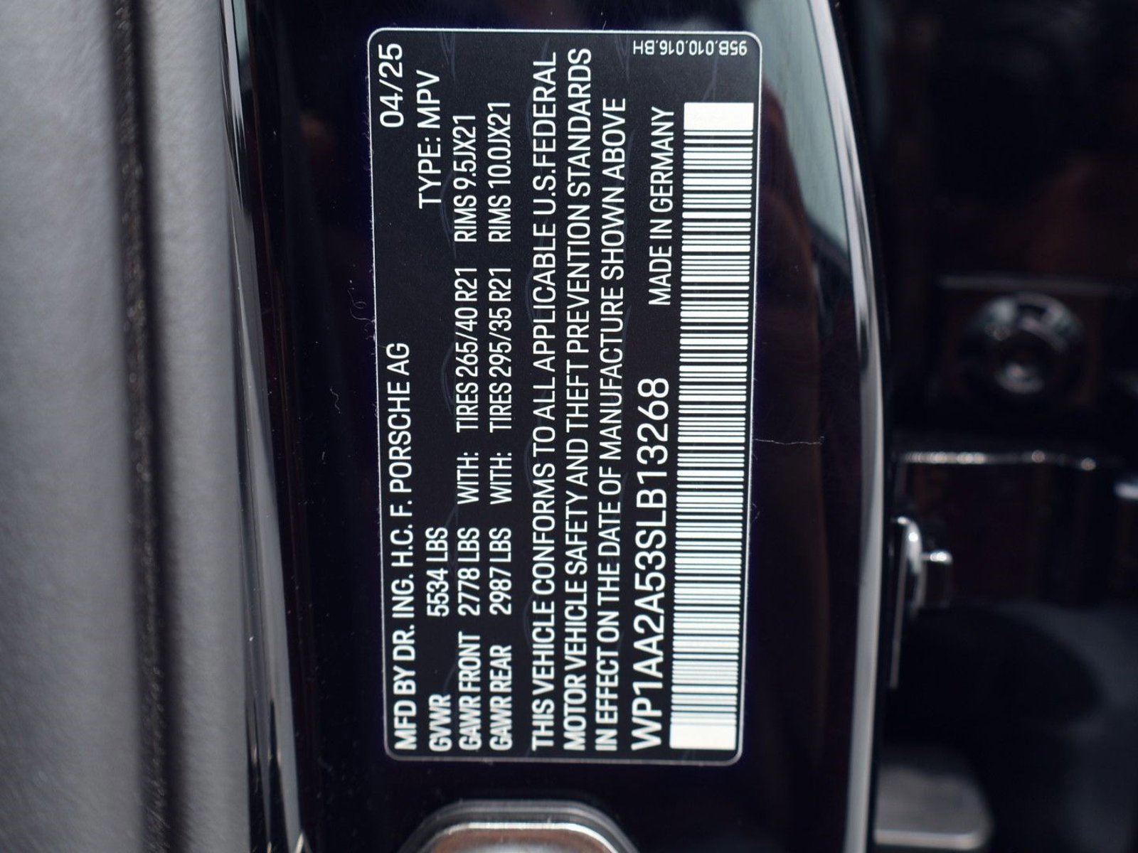 Certified 2025 Porsche Macan image 29