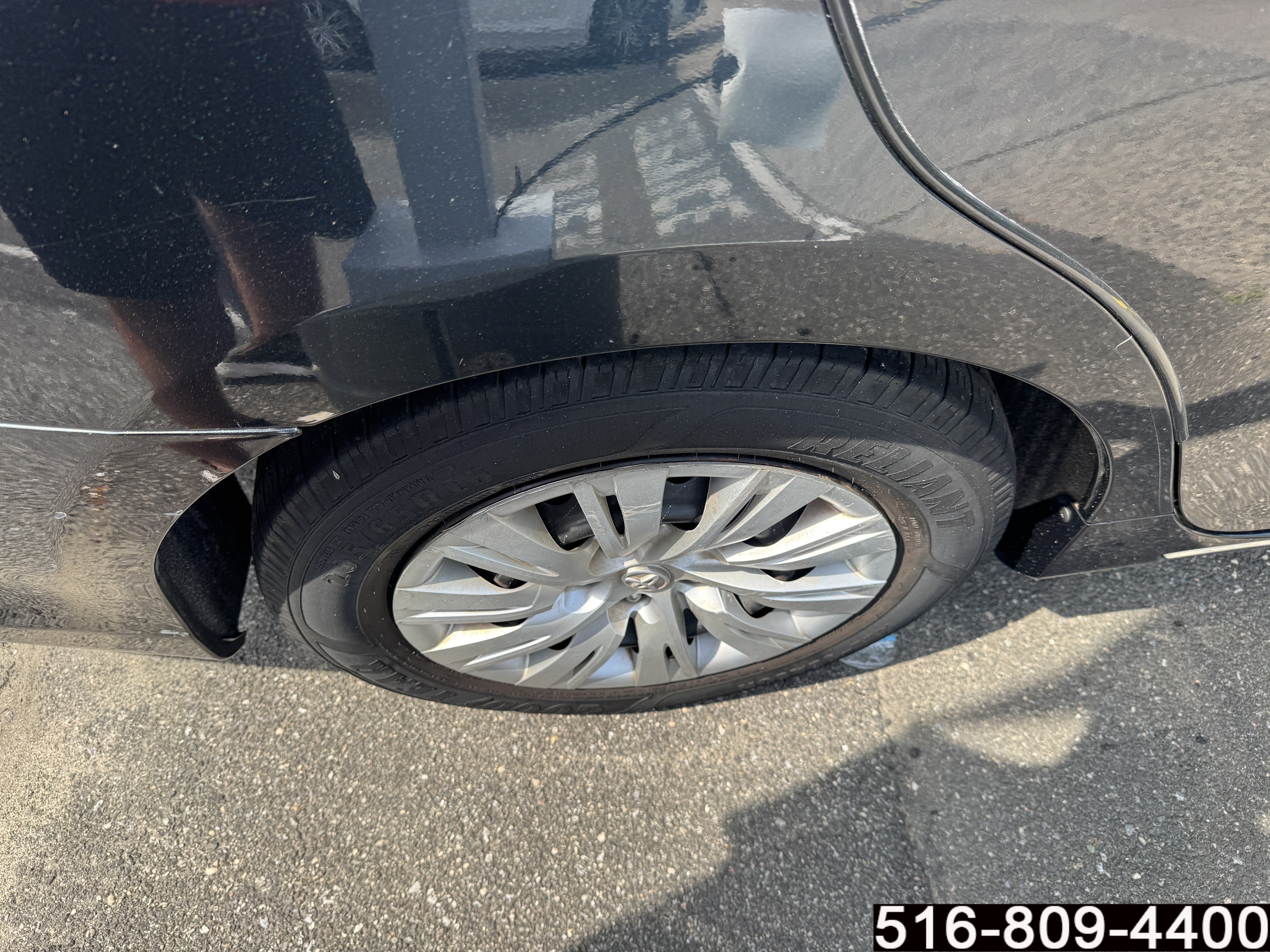Used 2014 Toyota Camry LE FWD image 11