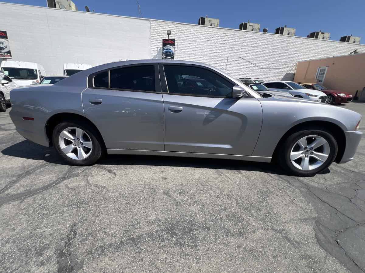 Used 2014 Dodge Charger SE w/ Connectivity Group RWD image 4
