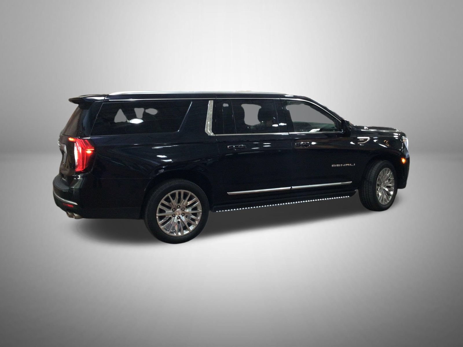 Used 2023 GMC Yukon XL Denali AWD/4WD image 4