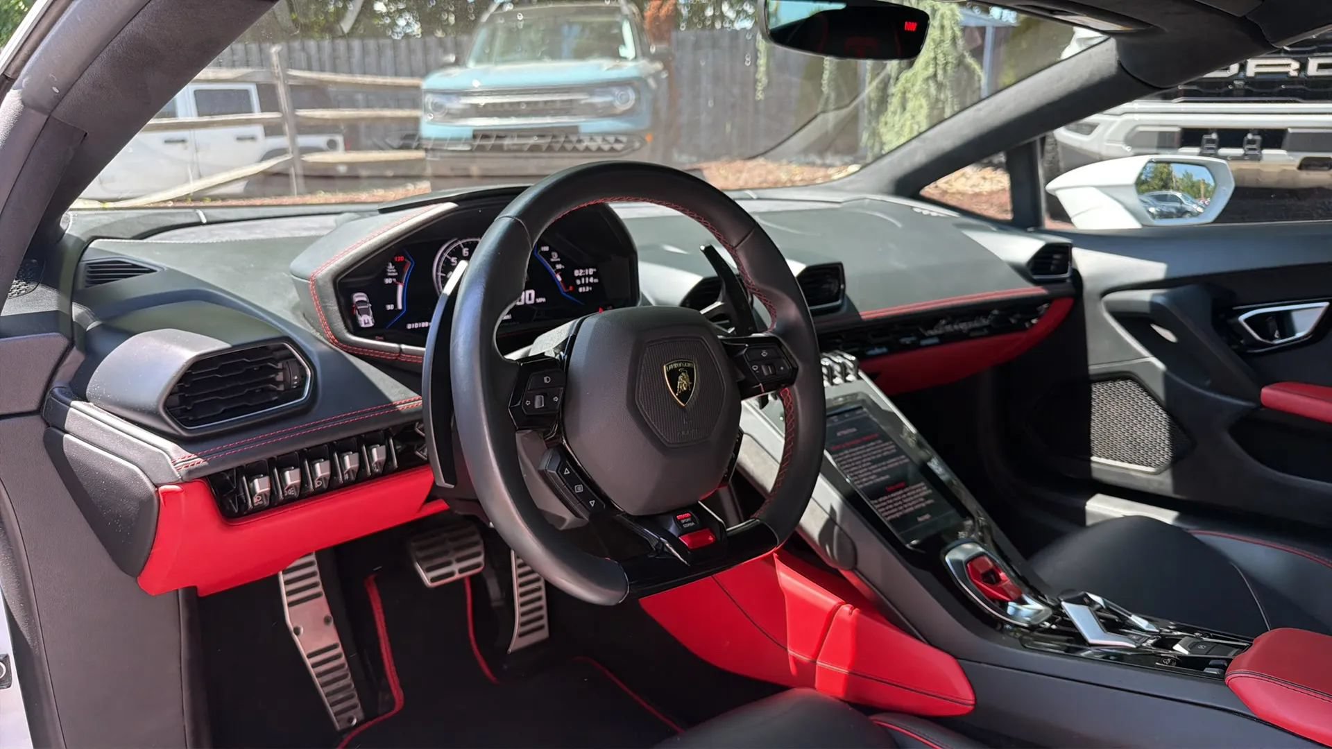 Used 2021 Lamborghini Huracan EVO RWD image 19