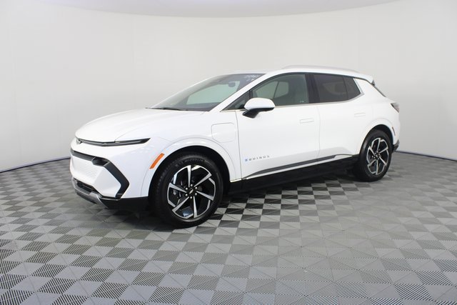 Used 2024 Chevrolet Equinox EV LT image 2