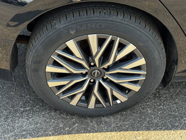 Used 2025 Nissan Altima 2.5 SV FWD image 12