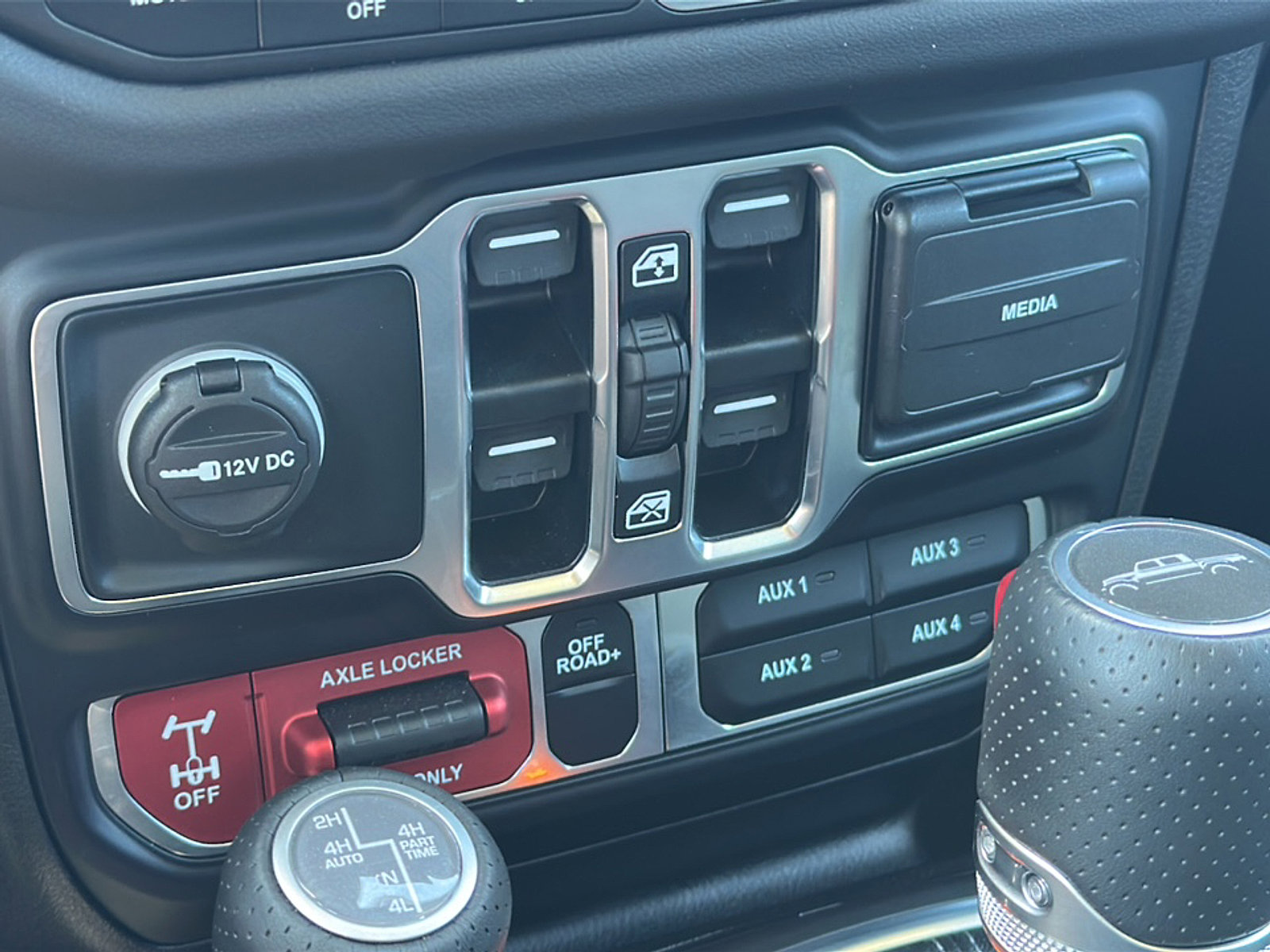 Used 2025 Jeep Gladiator Mojave image 35