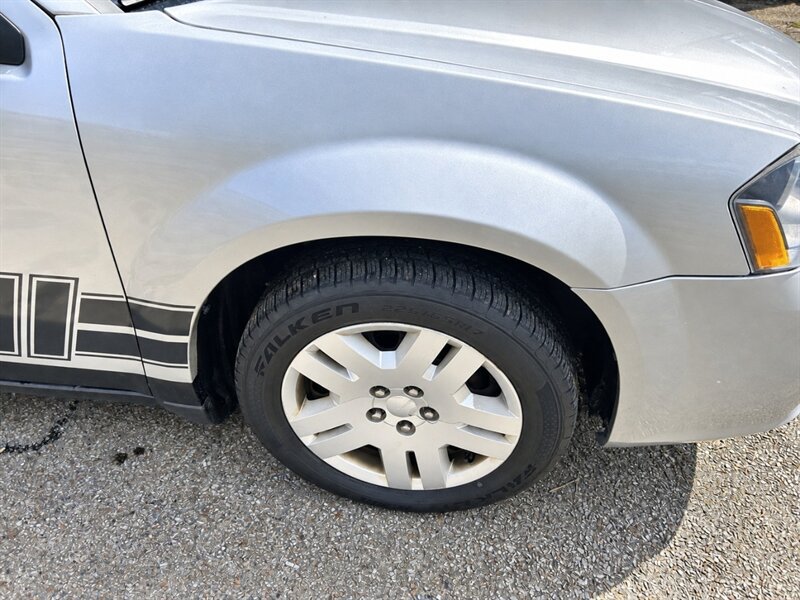 Used 2011 Dodge Avenger Express FWD image 21