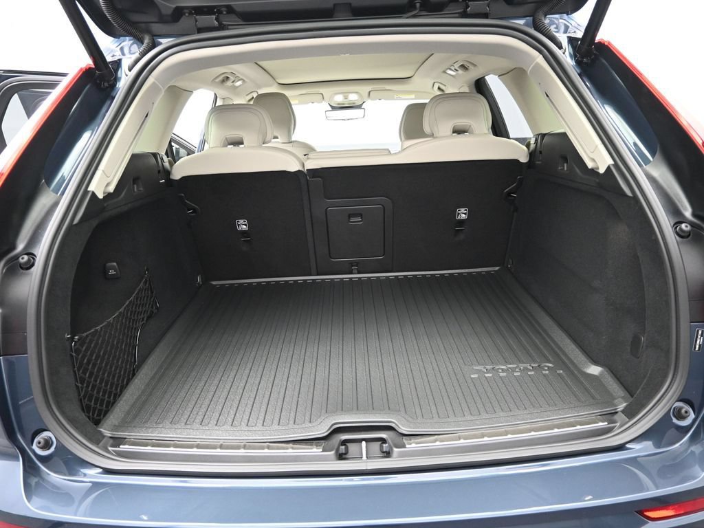 New 2026 Volvo XC60 B5 Ultra w/ Climate Package AWD/4WD image 17