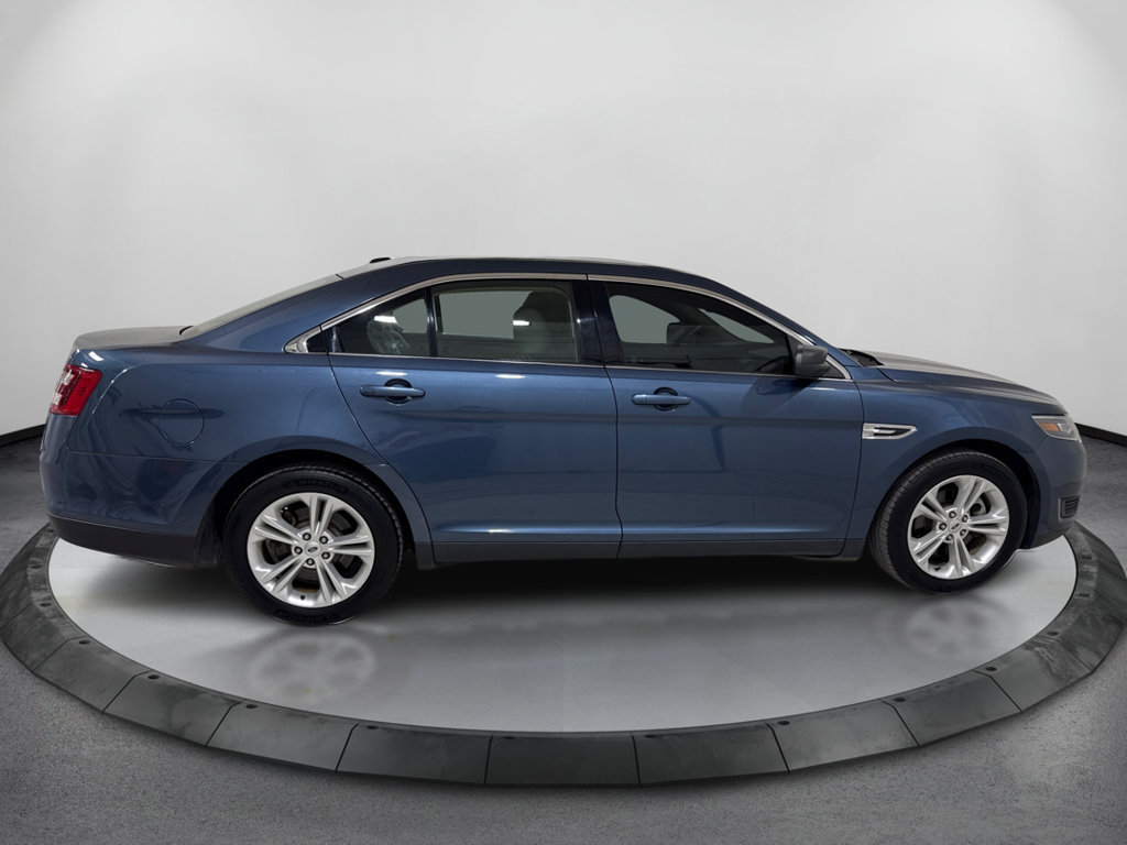 Used 2018 Ford Taurus SE FWD image 4