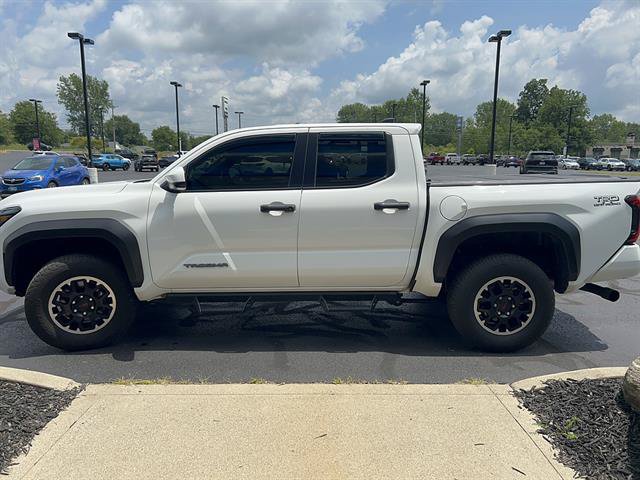 Used 2025 Toyota Tacoma TRD Off-Road AWD/4WD image 4