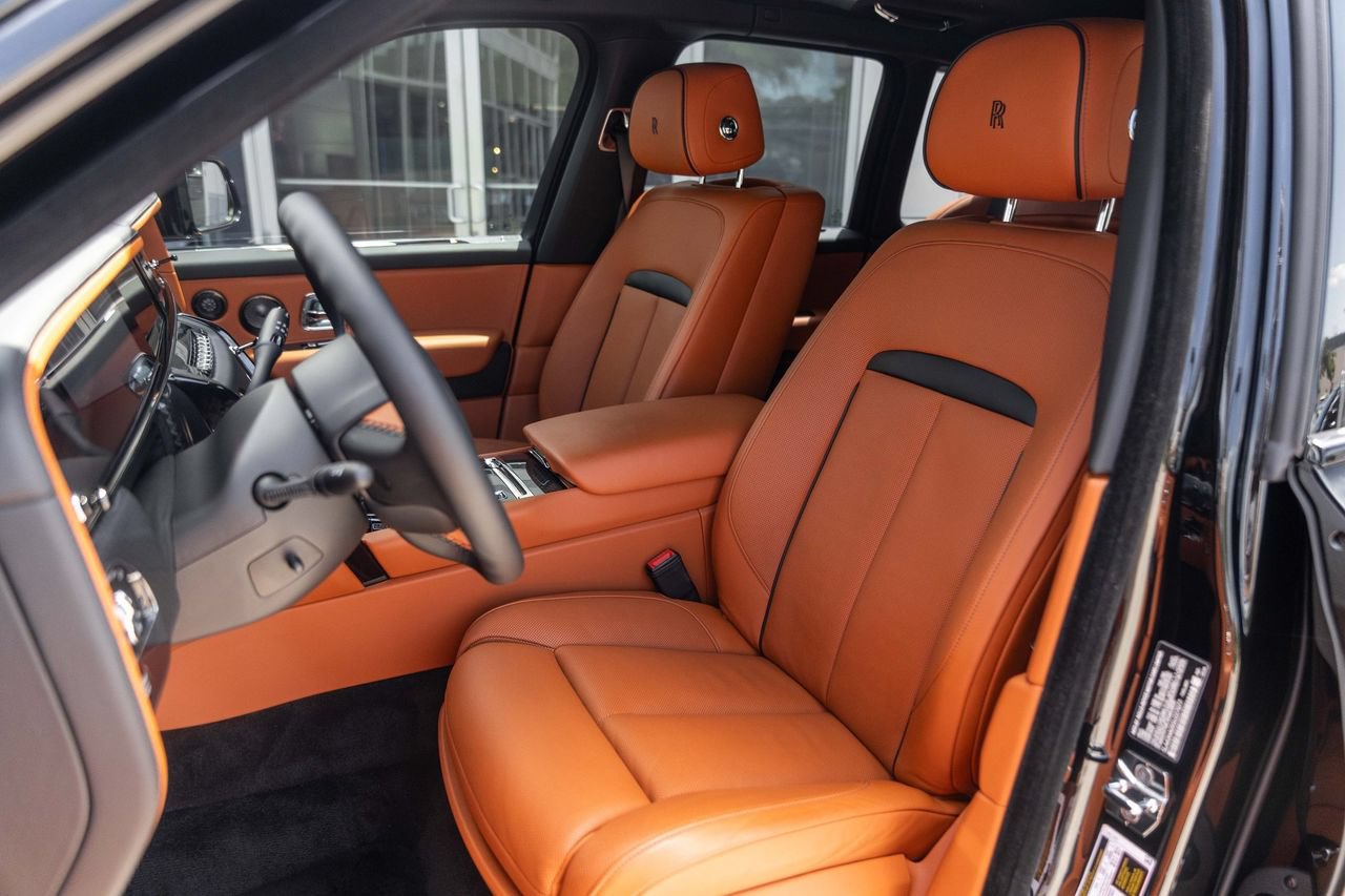 Certified 2025 Rolls-Royce Cullinan Black Badge w/ Leather Finishing Pack AWD/4WD image 18