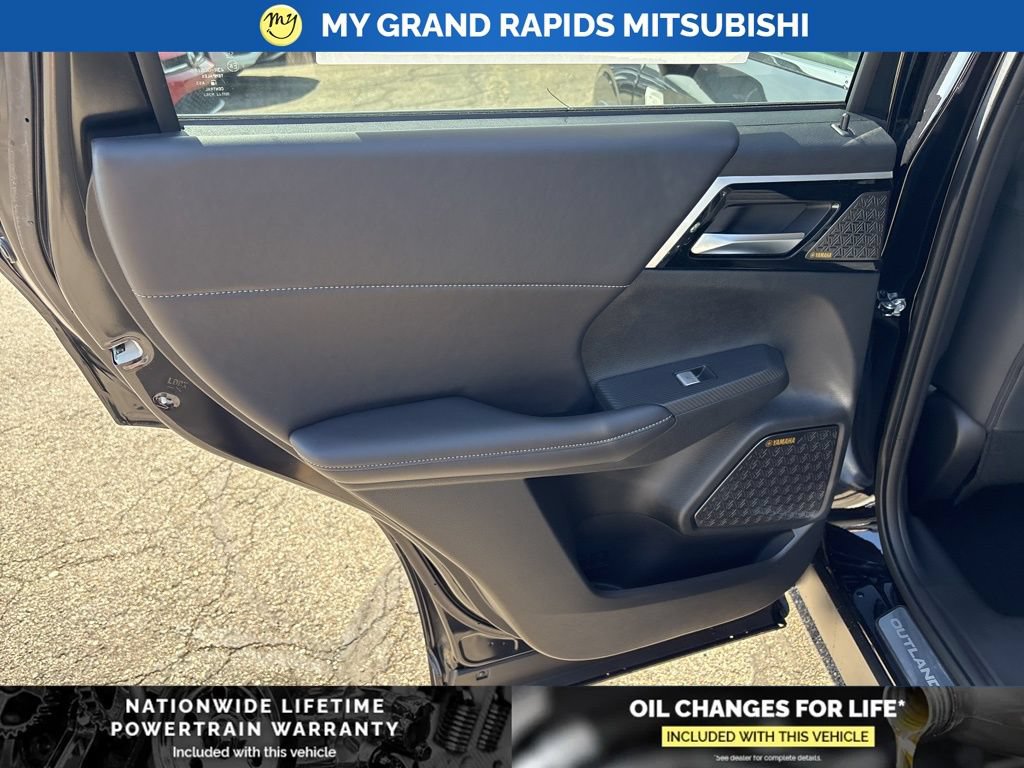 New 2026 Mitsubishi Outlander SE AWD/4WD image 11
